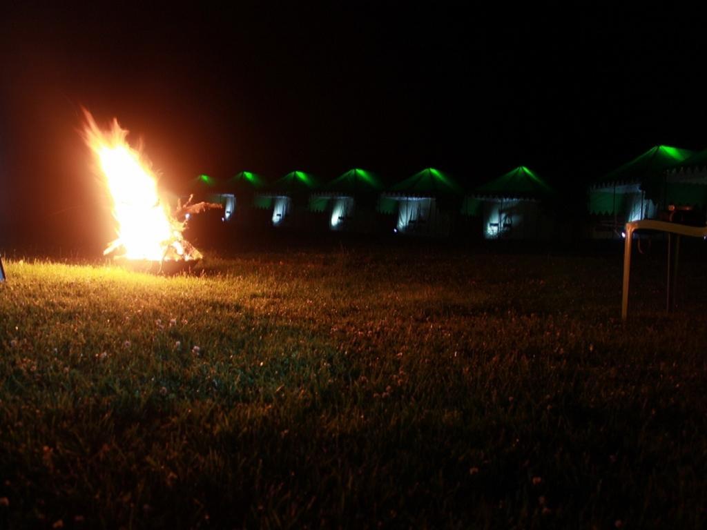 Derra Camp And Resort Jhājra Buitenkant foto